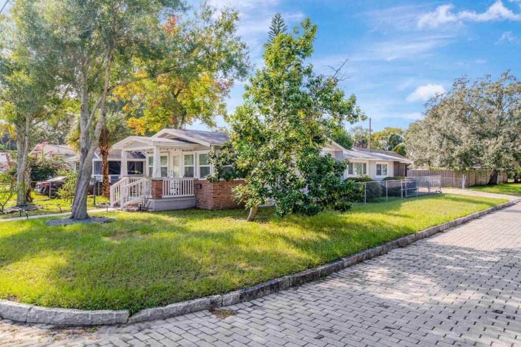 Cozy Bungalow With Patio & Grill, Private And Location Τάμπα Εξωτερικό φωτογραφία