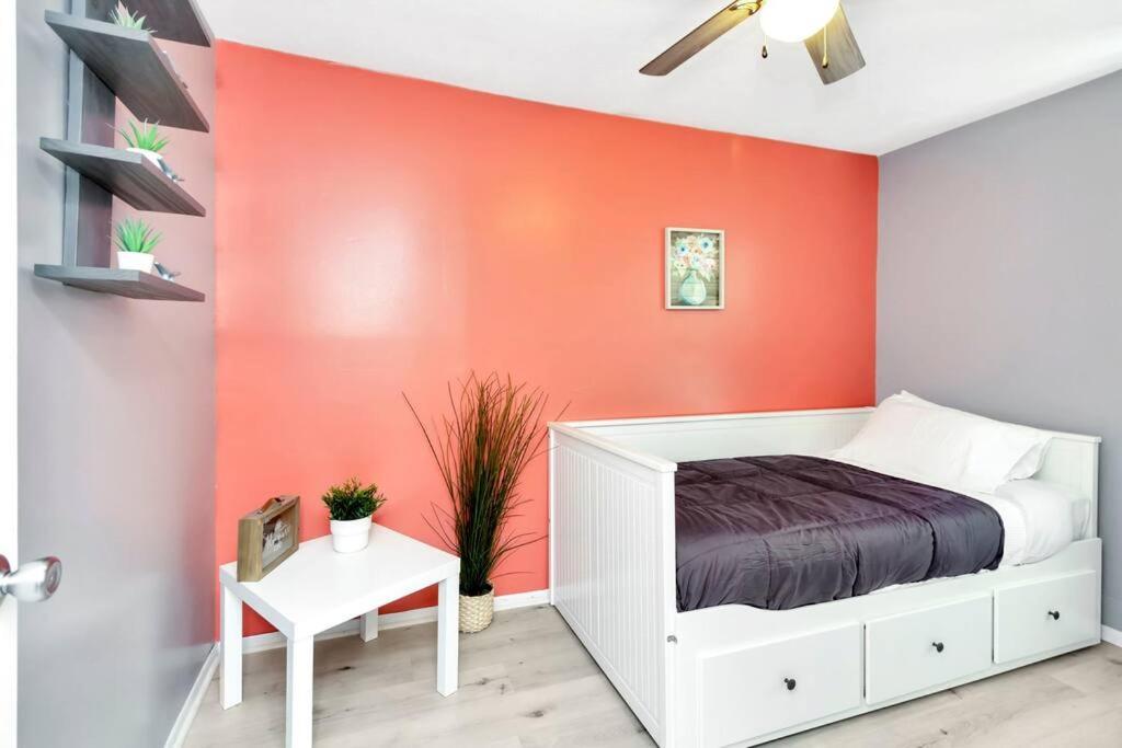 Cozy Bungalow With Patio & Grill, Private And Location Τάμπα Εξωτερικό φωτογραφία