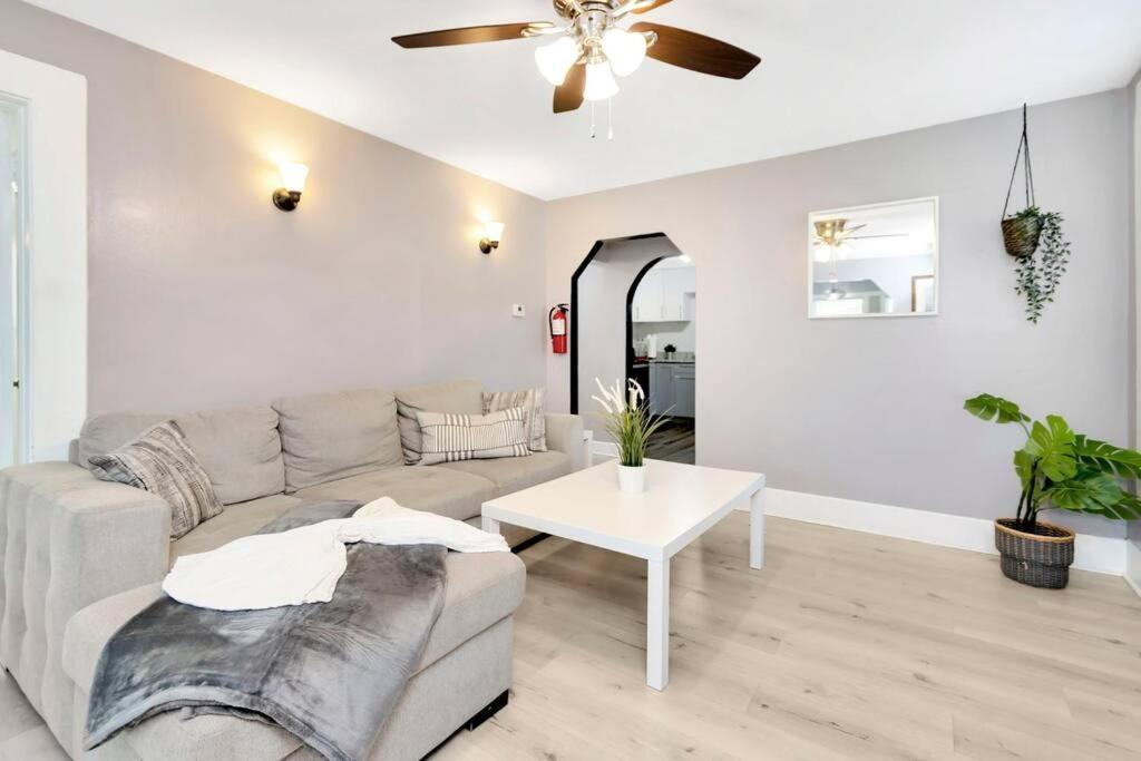Cozy Bungalow With Patio & Grill, Private And Location Τάμπα Εξωτερικό φωτογραφία