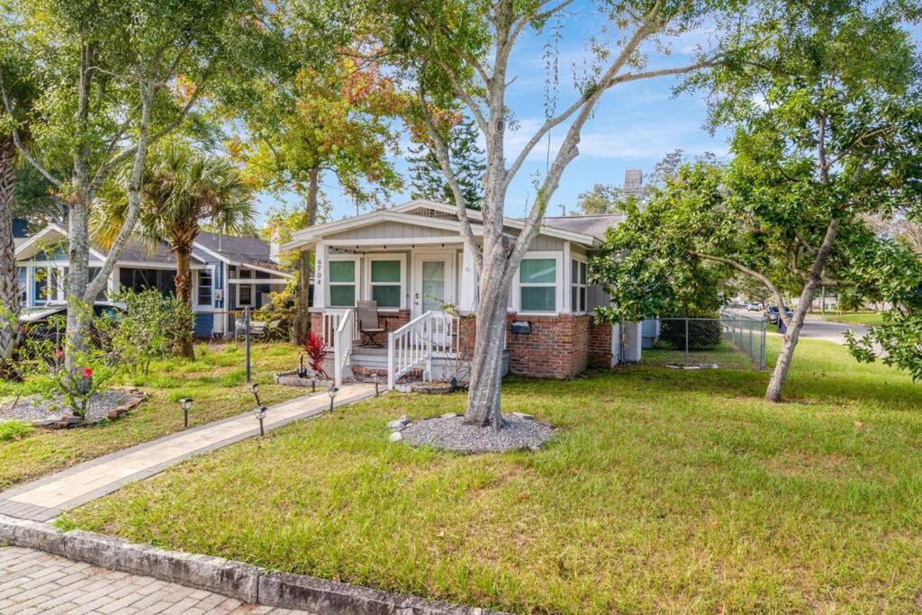 Cozy Bungalow With Patio & Grill, Private And Location Τάμπα Εξωτερικό φωτογραφία